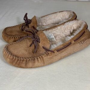 UGG Women’s Tan Suede Moccasin Slippers Size 9